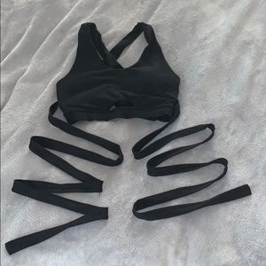 Black Gymshark yoga bra